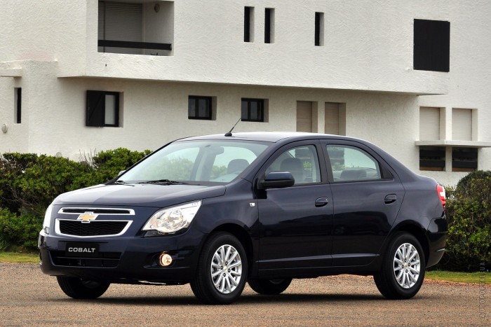 chevrolet-cobalt_фото_2013