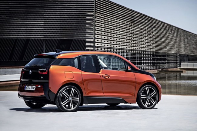 Фото BMW i3 - вид ззаду