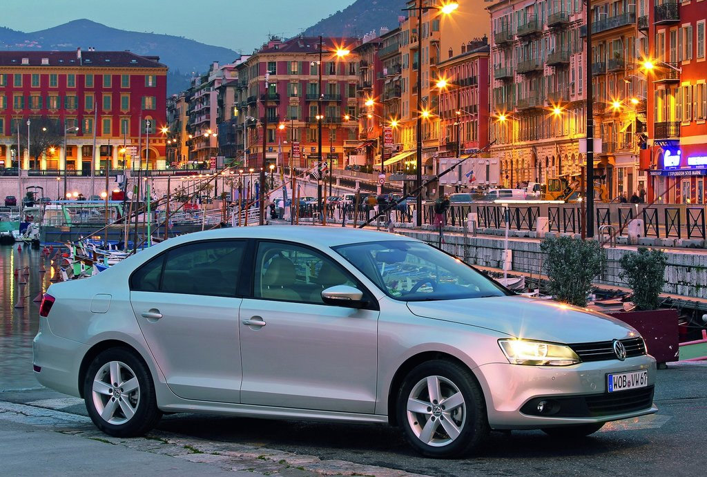 Volkswagen_Jetta_фото_2010