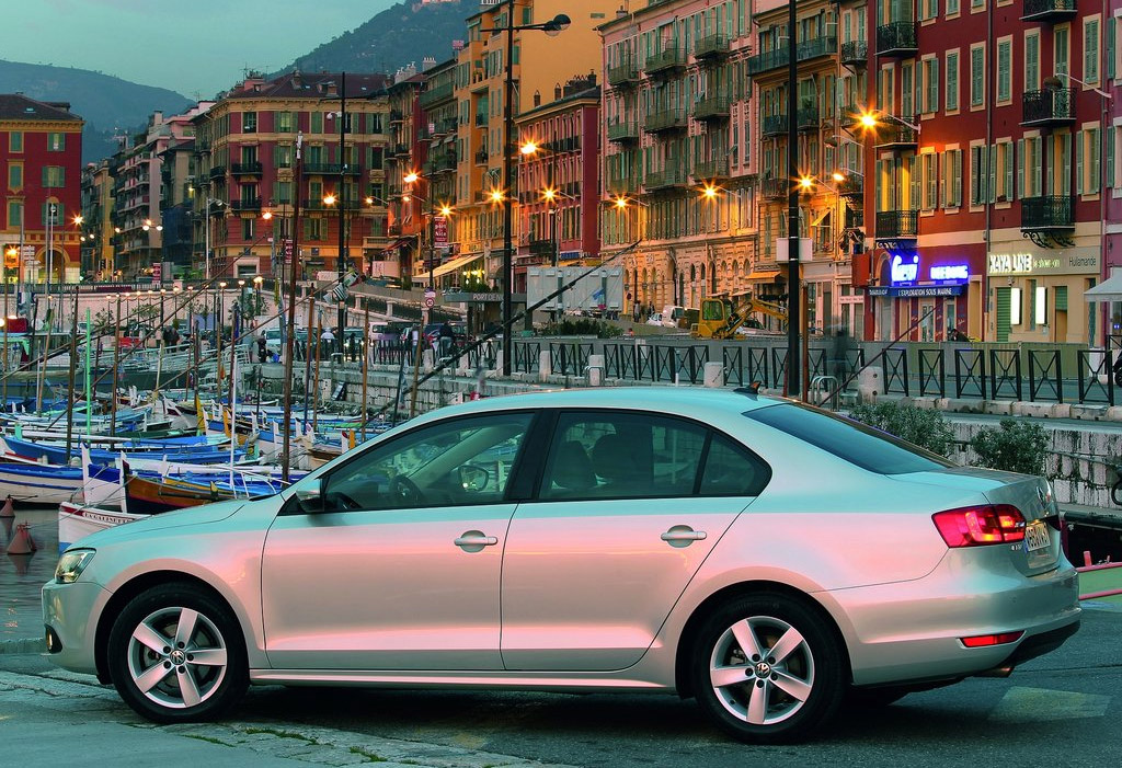 Volkswagen_Jetta_фото_2013