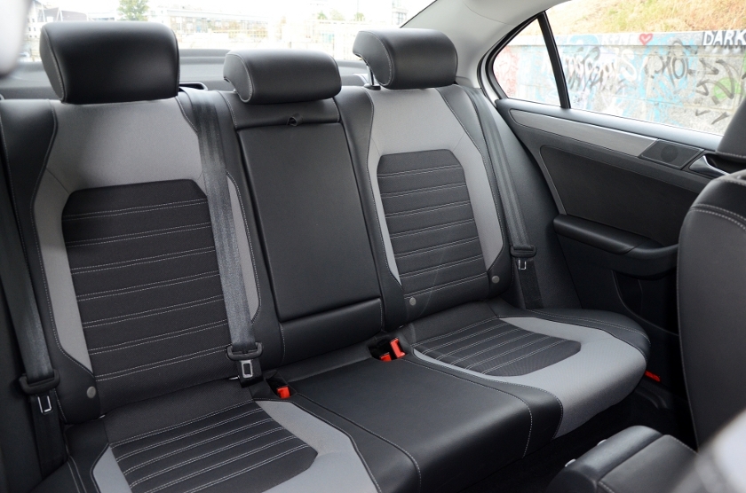 Задні_сидіння_Volkswagen_Jetta_фото