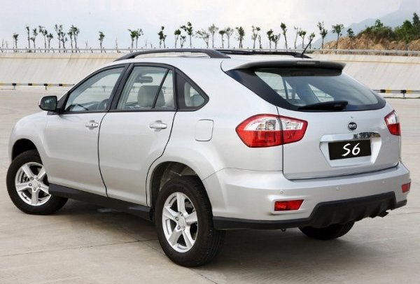 Кросовер_BYD_S6_фото