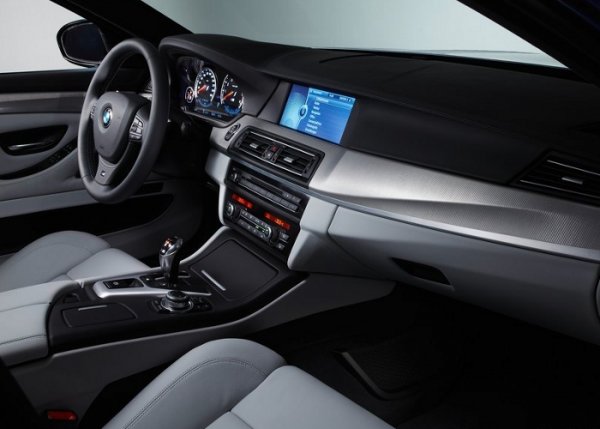 Салон_BMW_M5_фото_2013