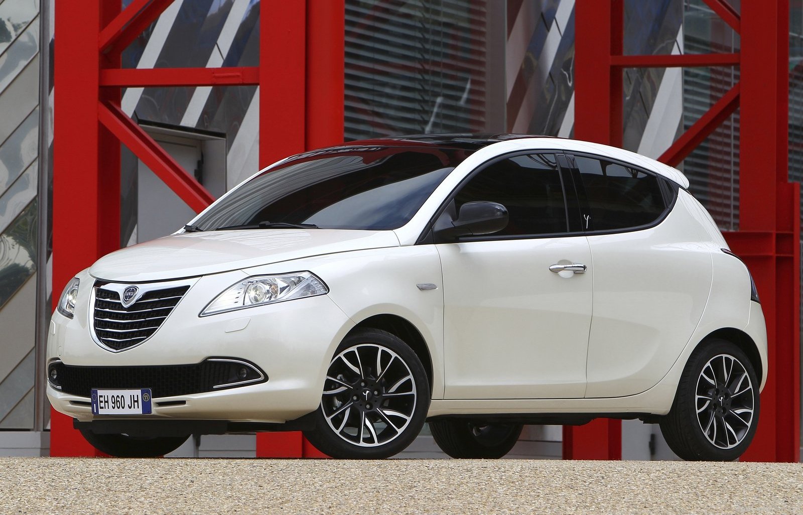 Фото_Lancia_Ypsilon