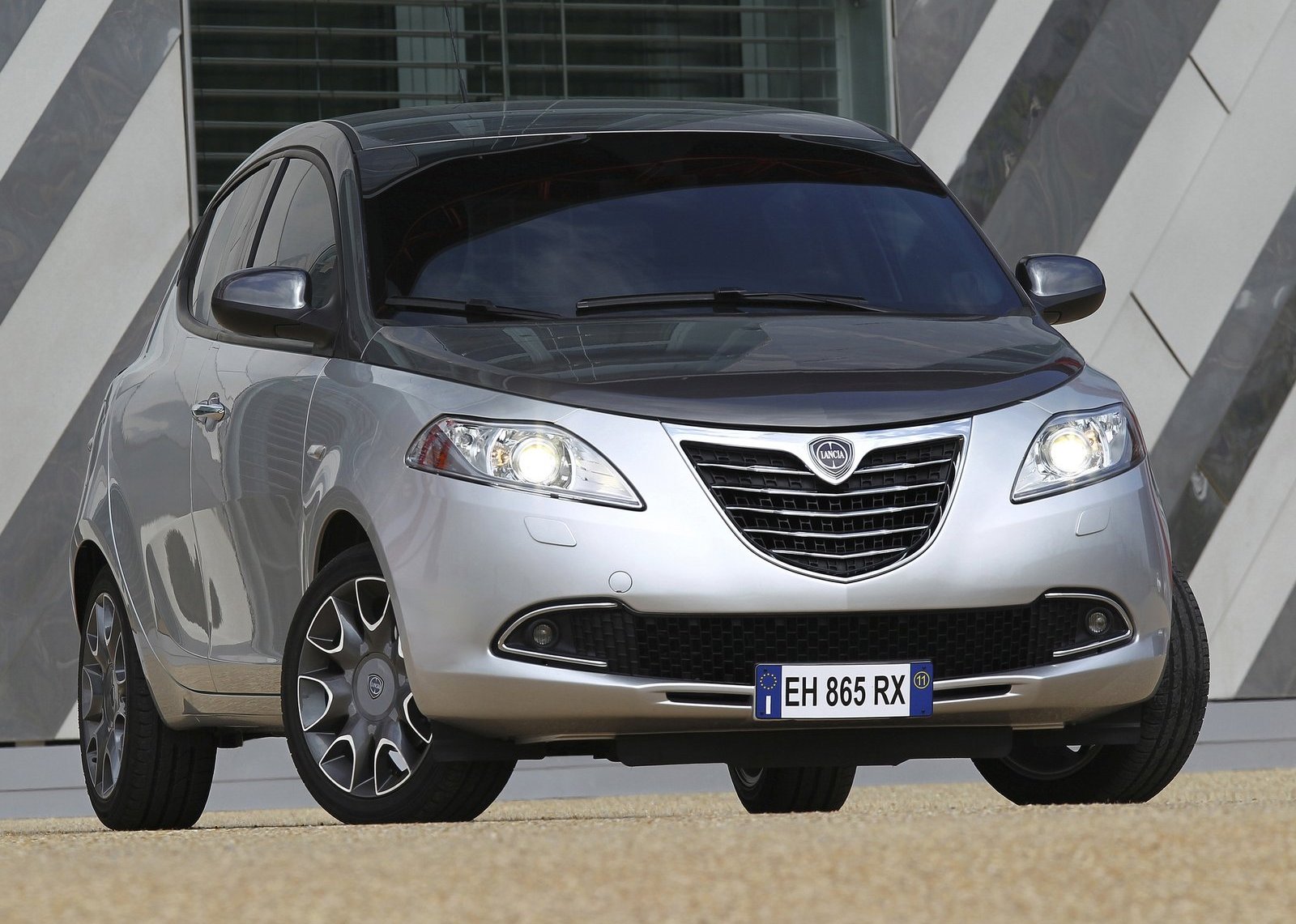 Фото_Lancia_Ypsilon