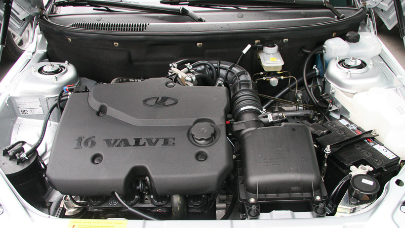 Двигун_автомобіля_Богдан_2110_фото