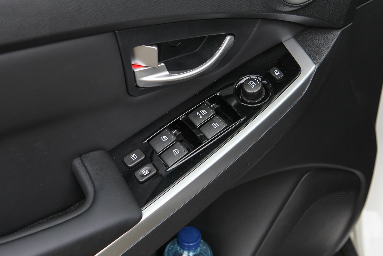 Тест-драйв SsangYong Korando - укправління склопідйомниками