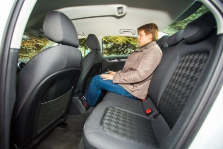 Тест-драйв Audi A3 Sedan - Задні сидіння