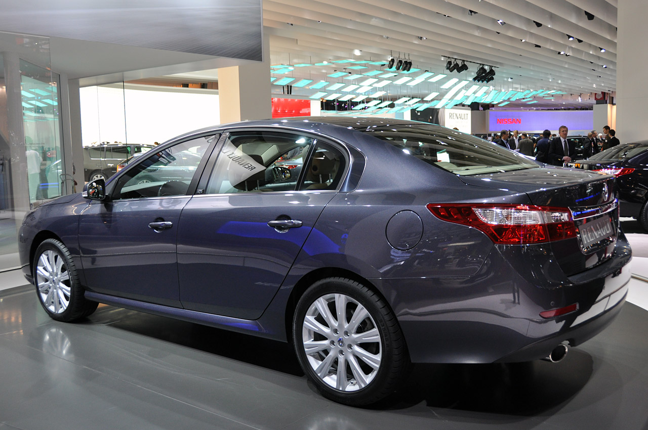 Тест-драйв Renault Latitude