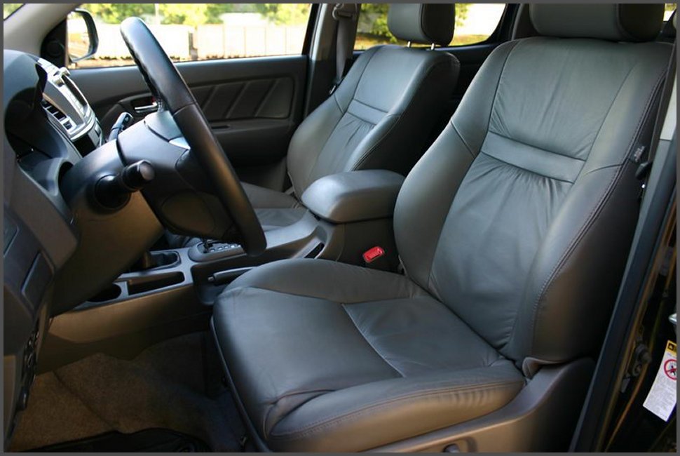 Салон-Тойота-Хайлюкс_фото