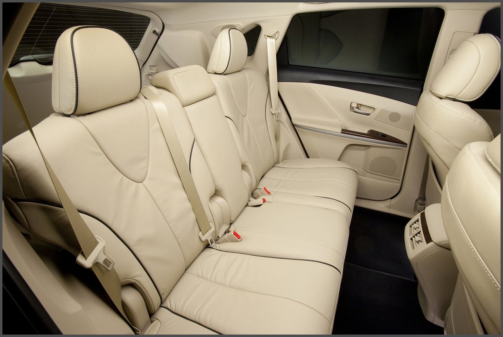 Toyota Venza - задні сидіння