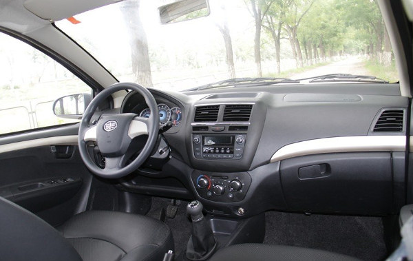 Кермо та приладова панель FAW V5