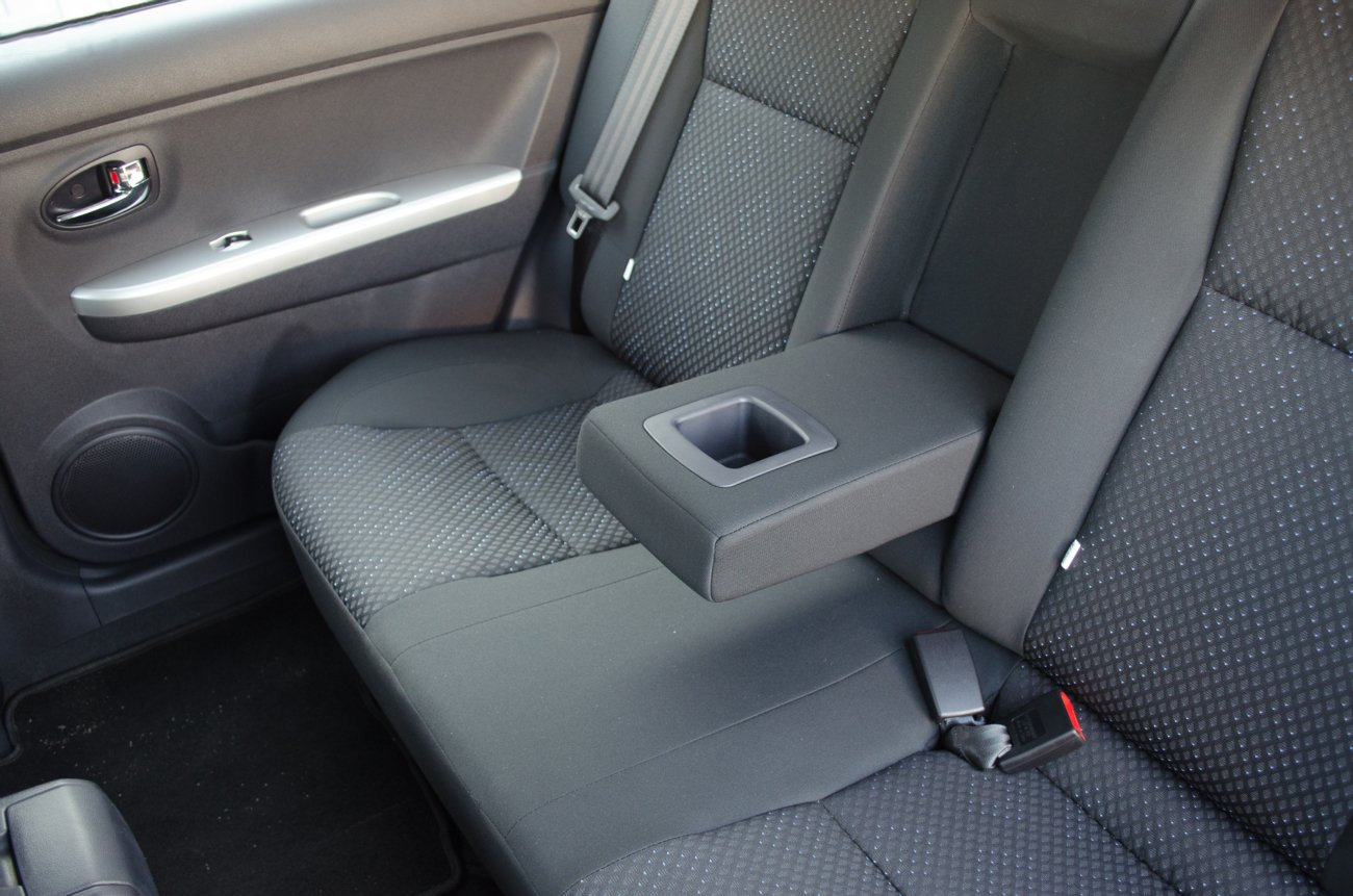 Тест-драйв Voleex C30 - Підлокітник на задніх сидіннях