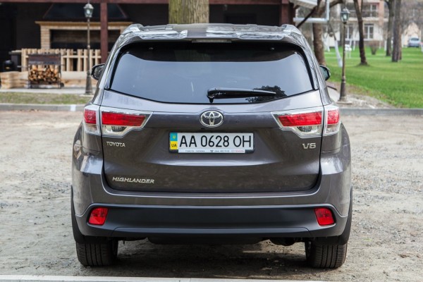 Toyota Highlander тест-драйв 2014
