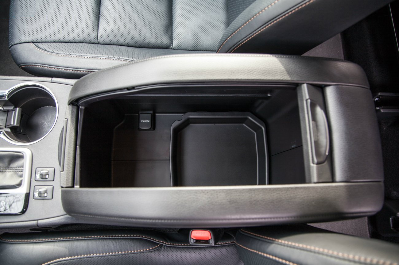 Тест Toyota Highlander - Ніша під підлокітником