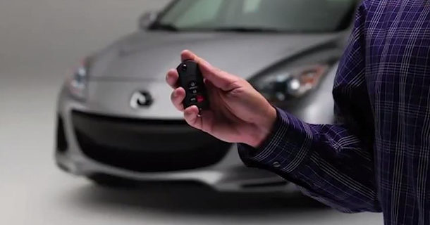 Подружжя пів дня не могло вийти з машини через карту безключового доступу