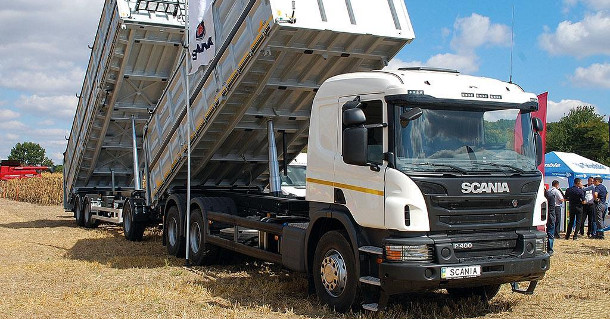 Scania представила грузовик-зерновоз с прицепом