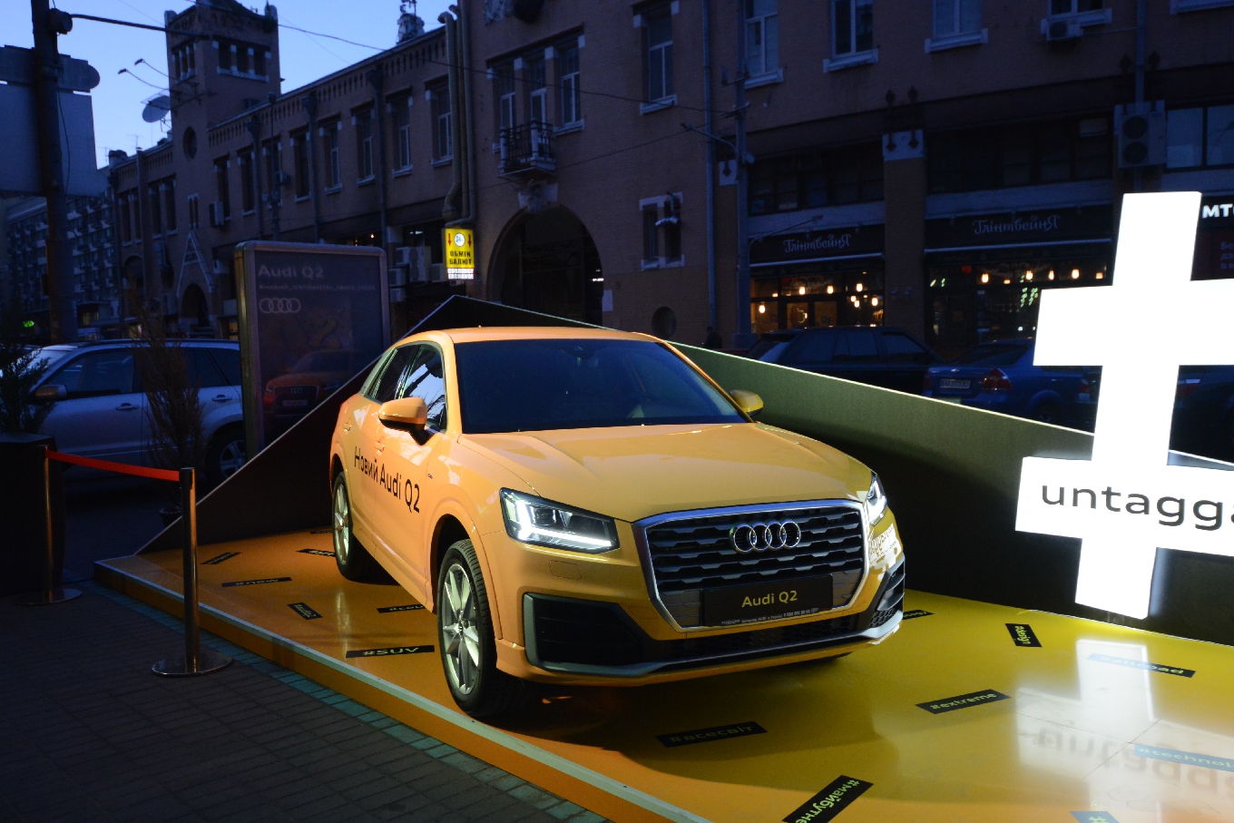 avtomobyl-audi-q2